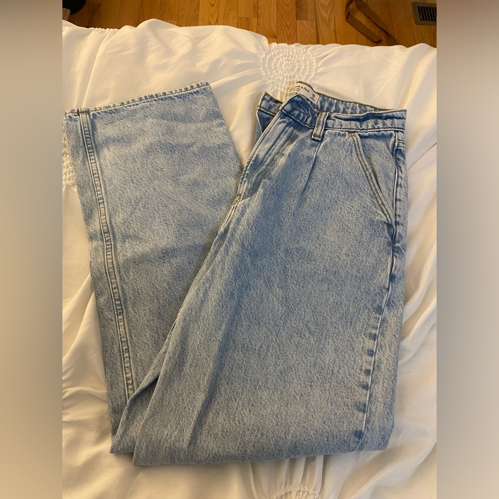 Abercrombie and Fitch, The Loose High Rise Jeans, light wash, slanted pockets